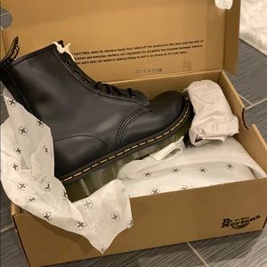 BRAND NEW Dr. Marten 1460 black smooth boots